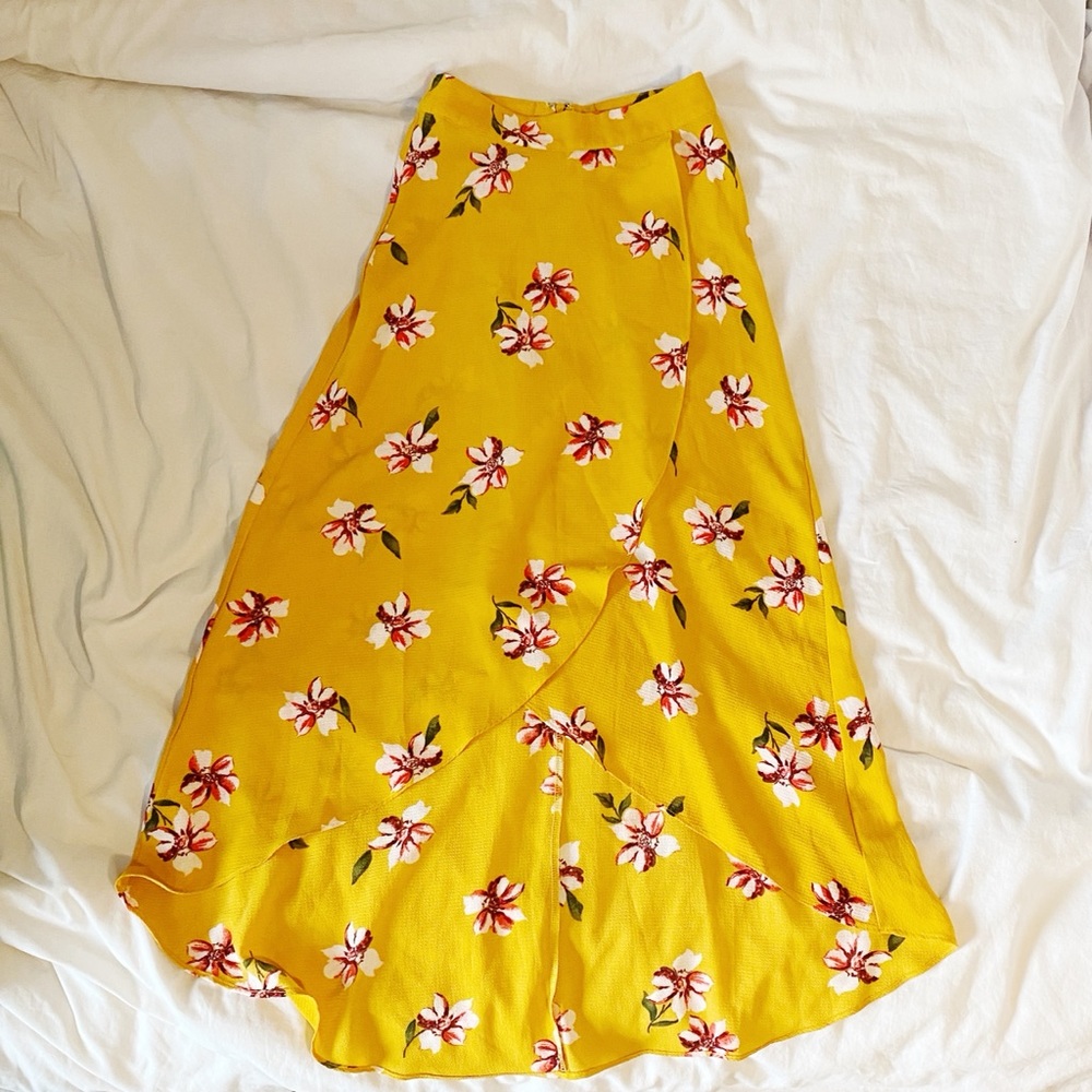 Soprano High-Low Skirt